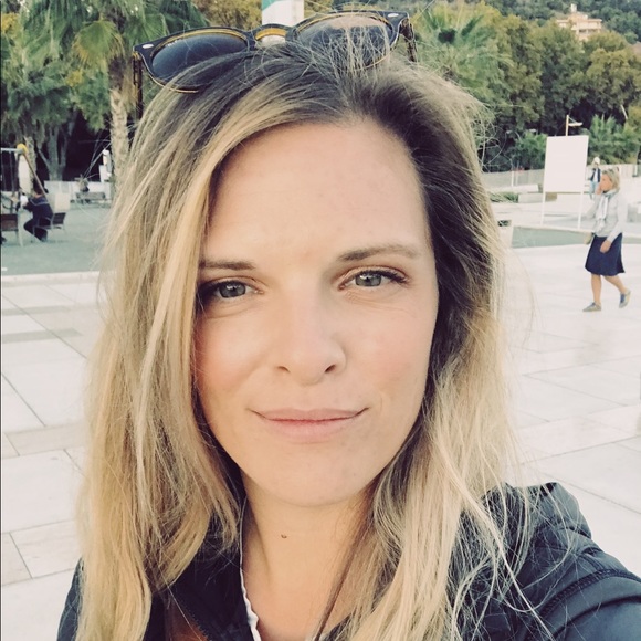 Meet your Posher, Julia - Picture 1 of 1